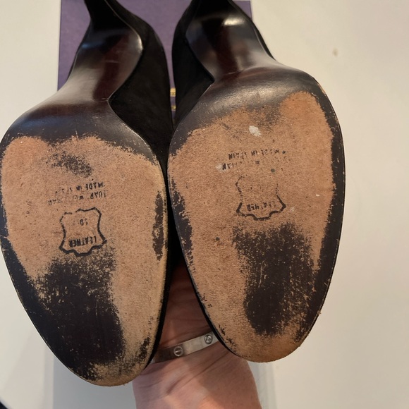 Stuart Weitzman Boccaccio Black Suede Stilettos - Picture 4 of 6